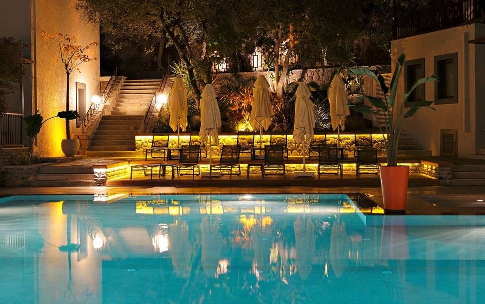 Басейн Фото