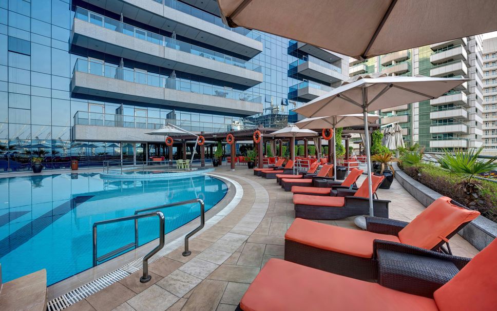 Басейн Фото