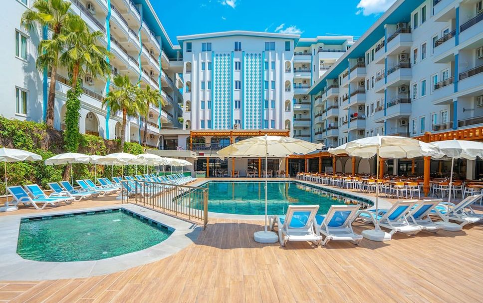 Басейн Фото