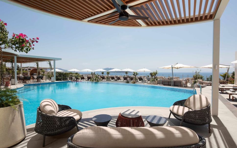 Басейн Фото