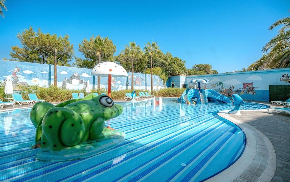 Басейн Фото