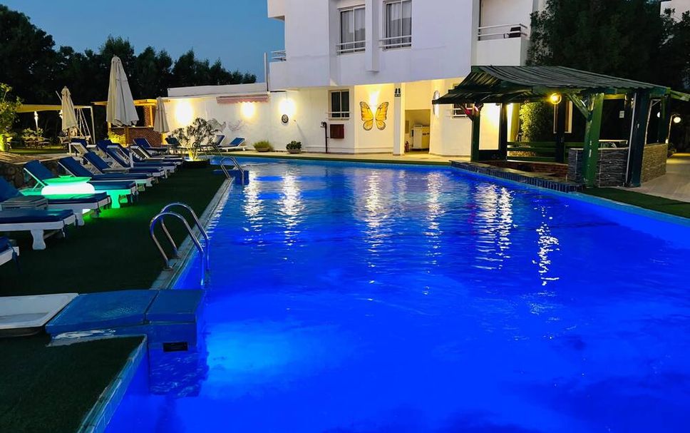 Басейн Фото