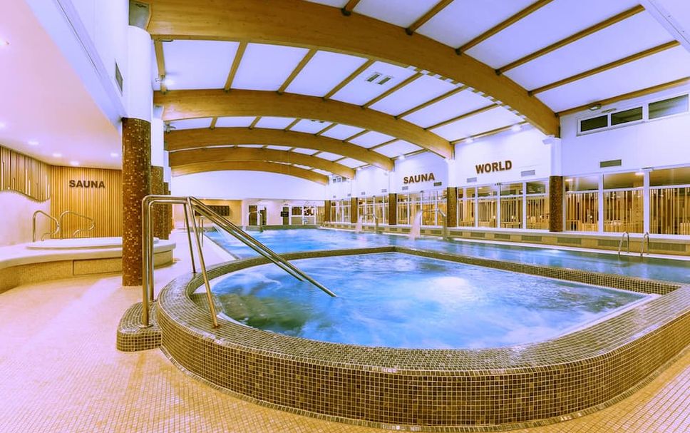 Басейн Фото