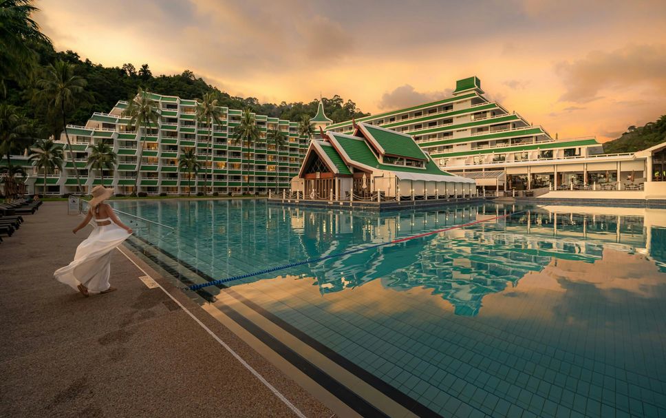 Басейн Фото