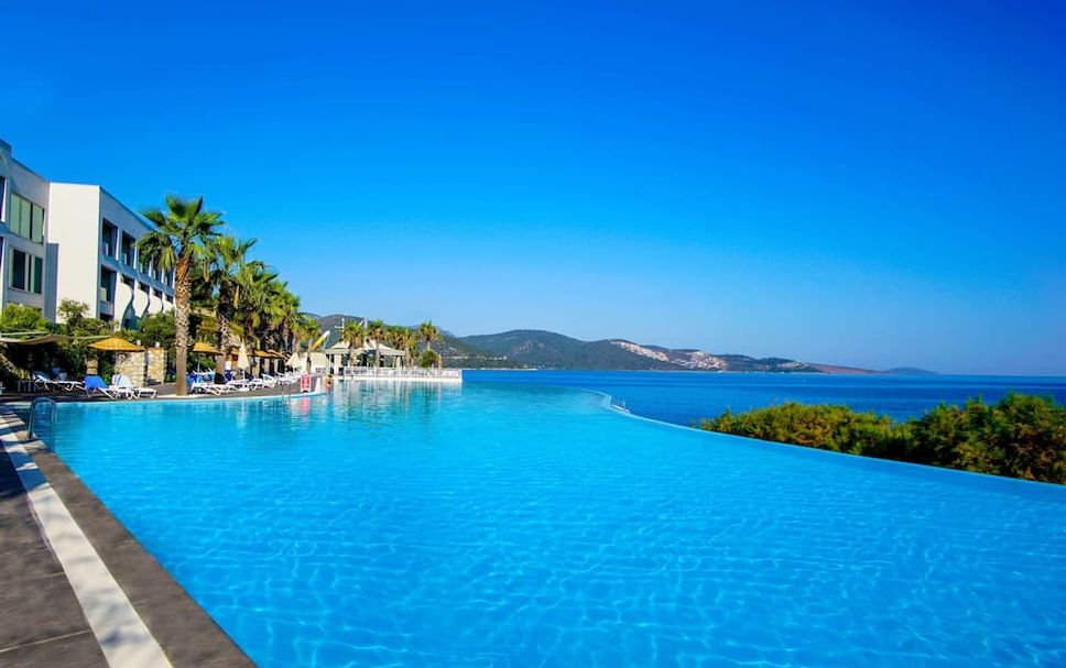 Басейн Фото