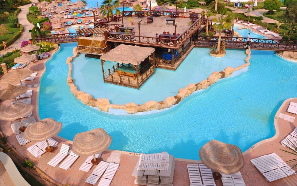 Басейн Фото