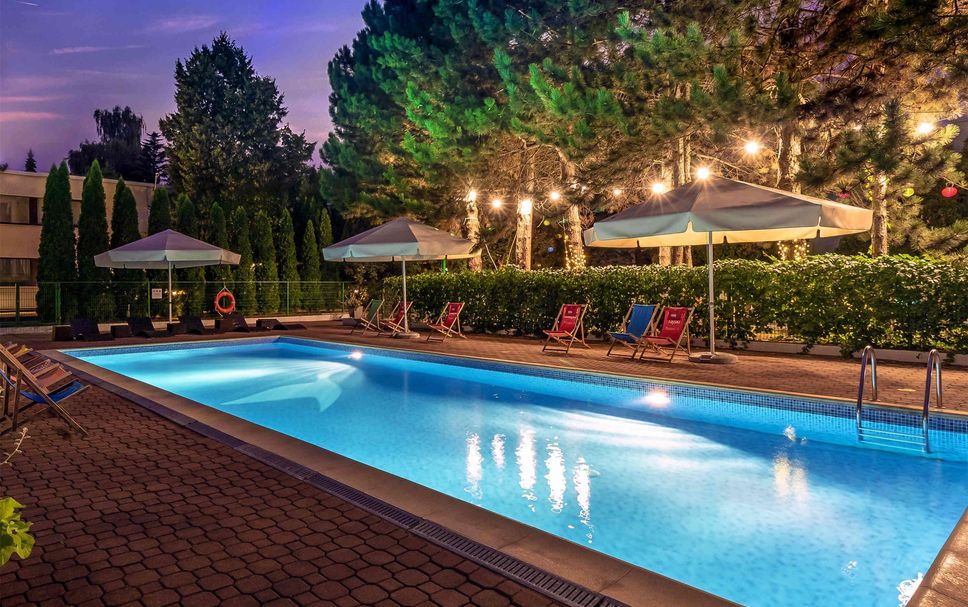 Басейн Фото