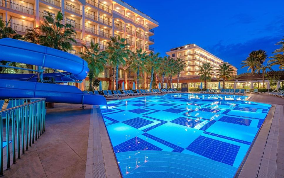 Басейн Фото