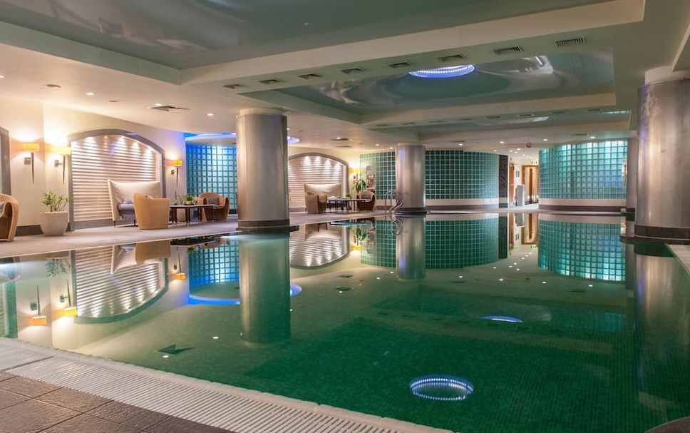 Басейн Фото