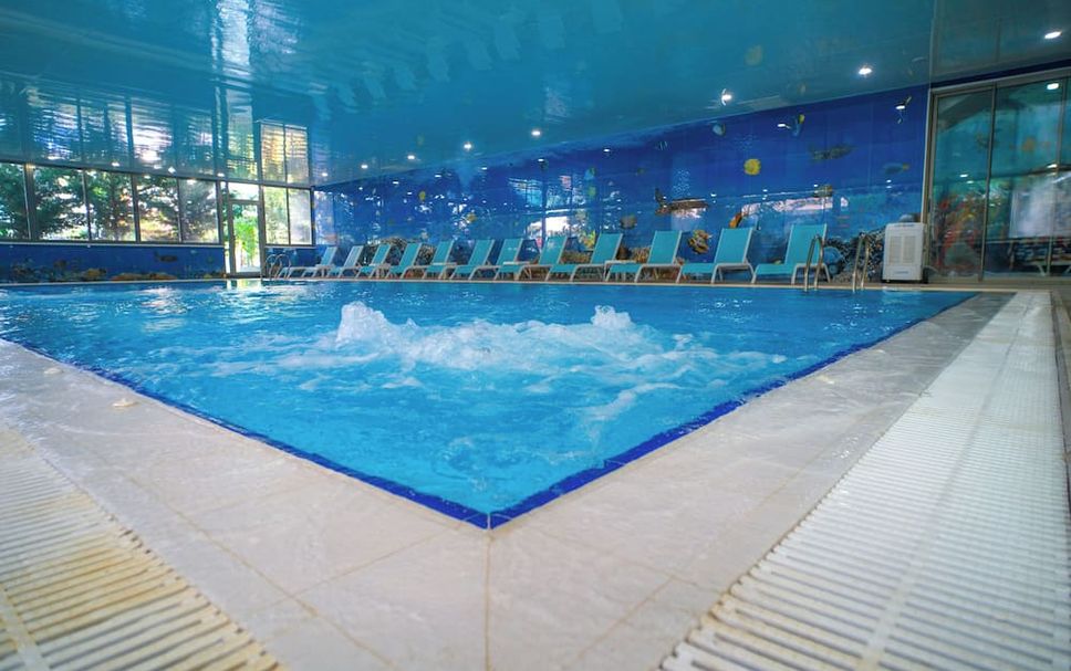 Басейн Фото