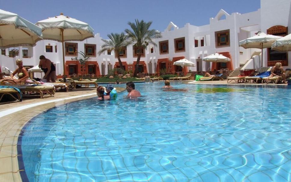 Басейн Фото