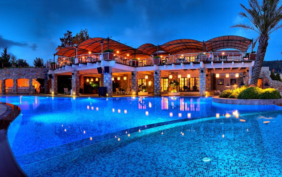 Басейн Фото