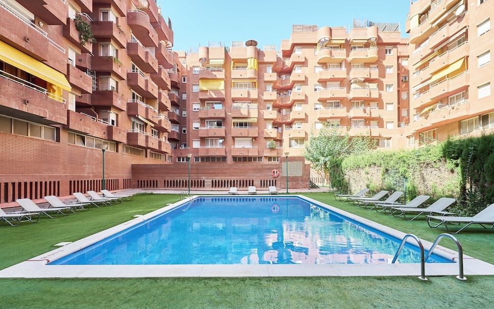 Басейн Фото