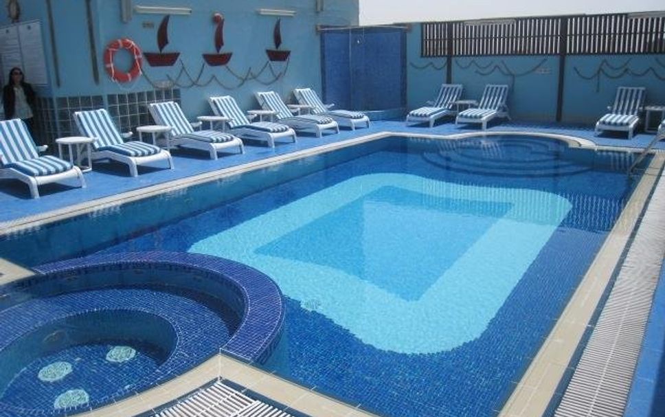 Басейн Фото