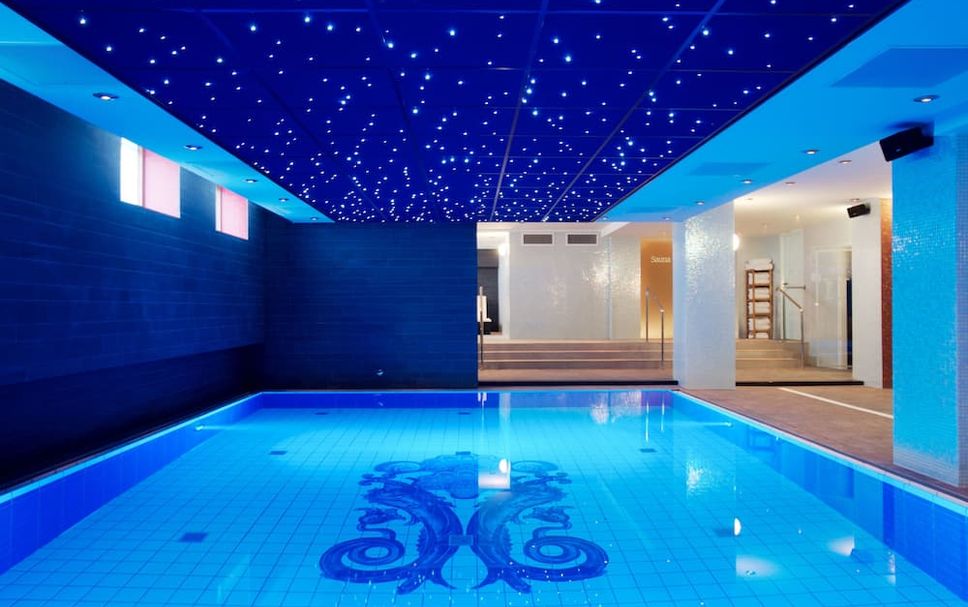 Басейн Фото