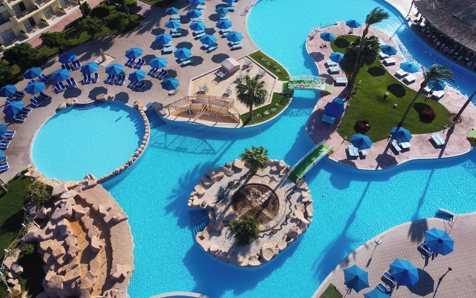 Басейн Фото