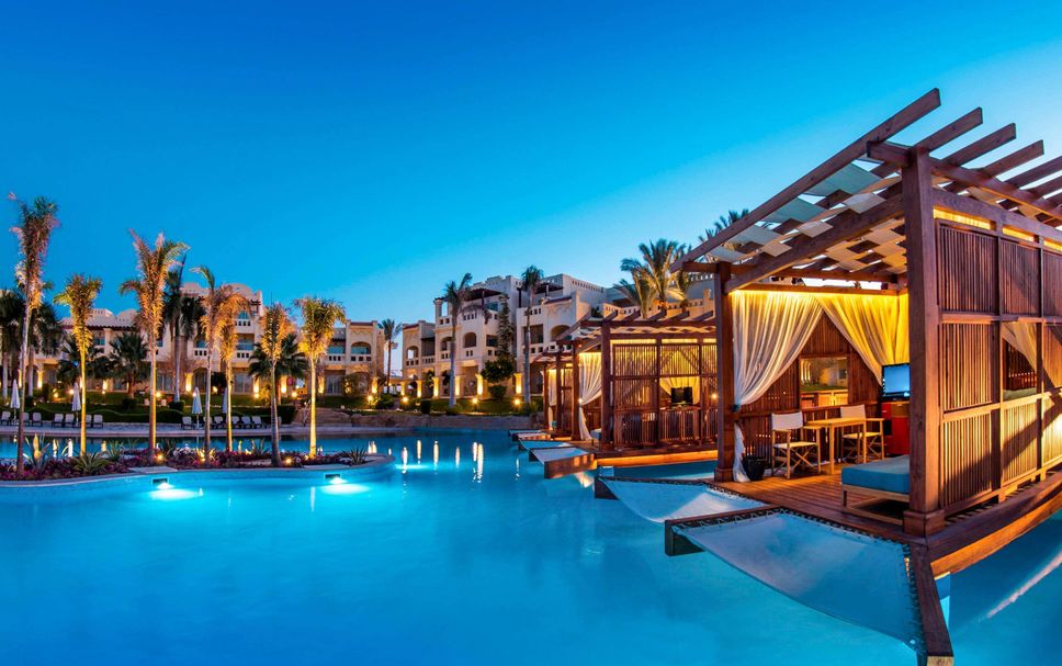 Басейн Фото