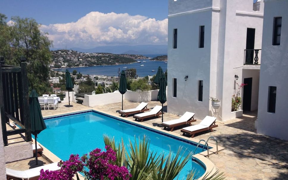 Басейн Фото