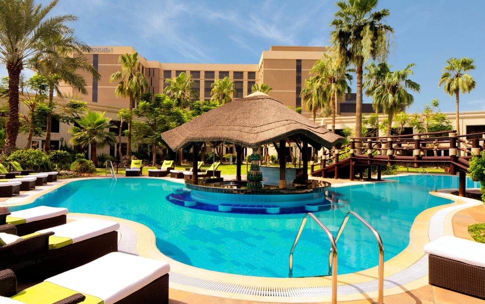 Басейн Фото